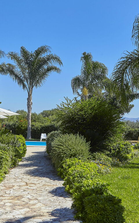 Villa Oasi: Trädgård