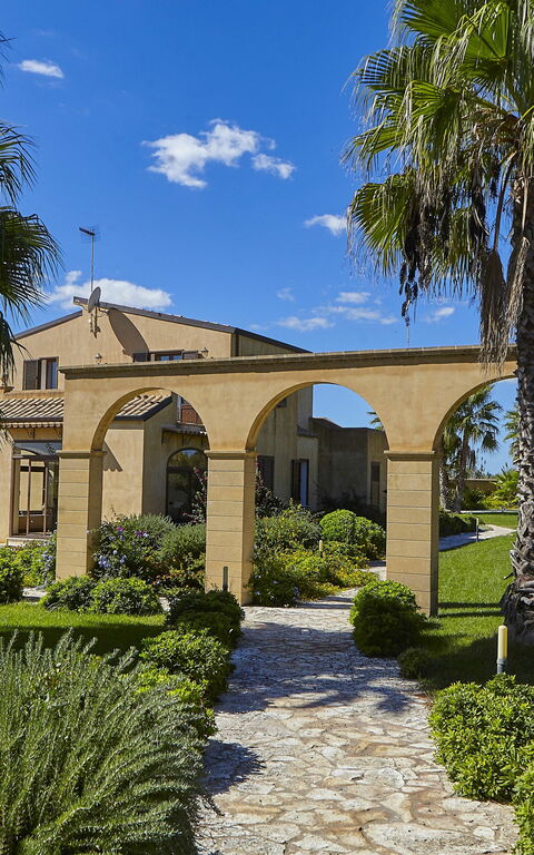 Villa Oasi: Trädgård