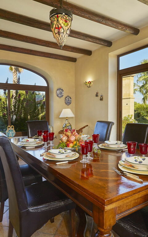 Villa Oasi: Lunchrum, Vardagsrum