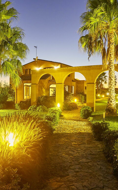 Villa Oasi: Trädgård