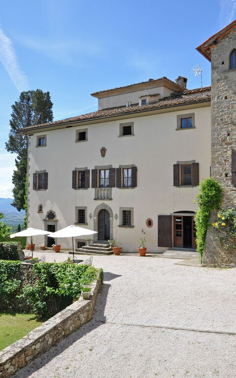 Civetta: Exteriör, Utomhus