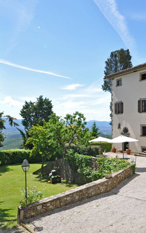 Civetta: Exteriör, Utomhus