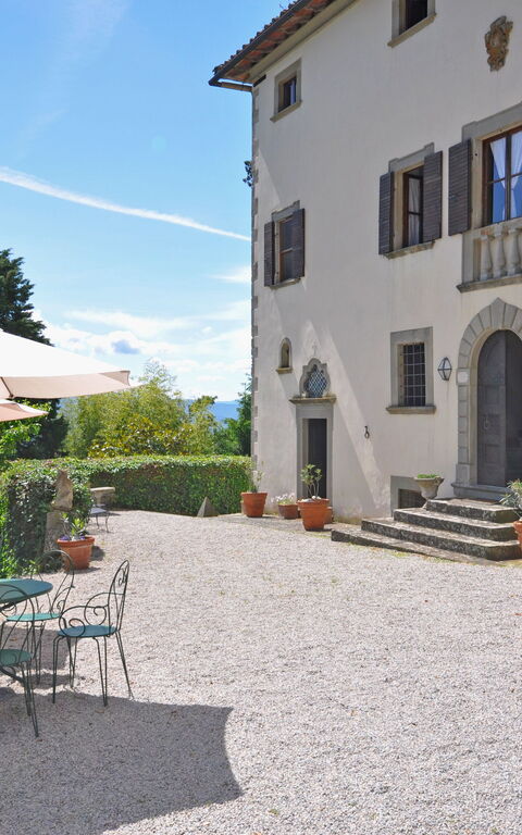 Civetta: Exteriör, Utomhus