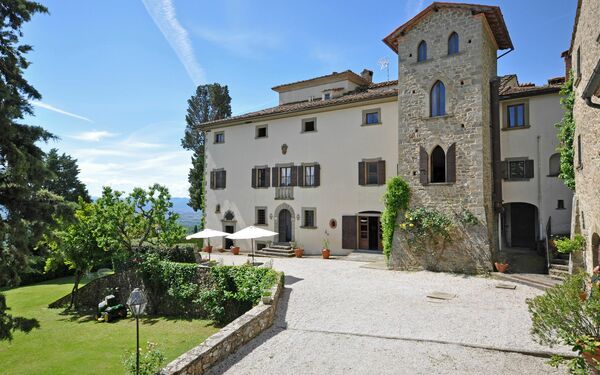 Civetta: Exteriör, Utomhus