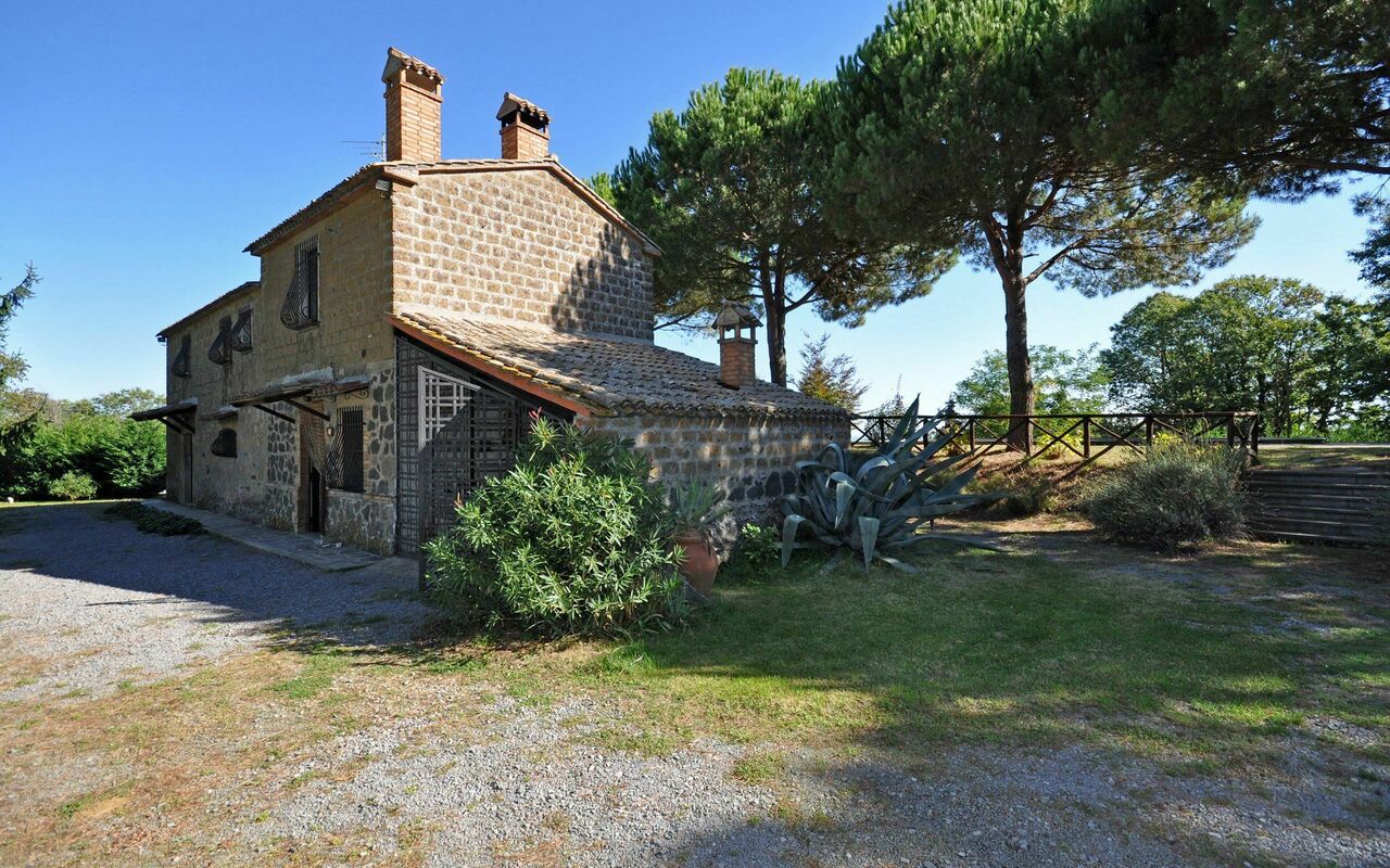 Ginestrella: Exteriör, Trädgård