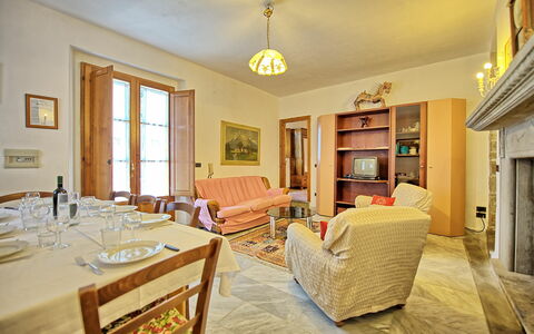 Semesterboende Rondini: Lunchrum, Vardagsrum