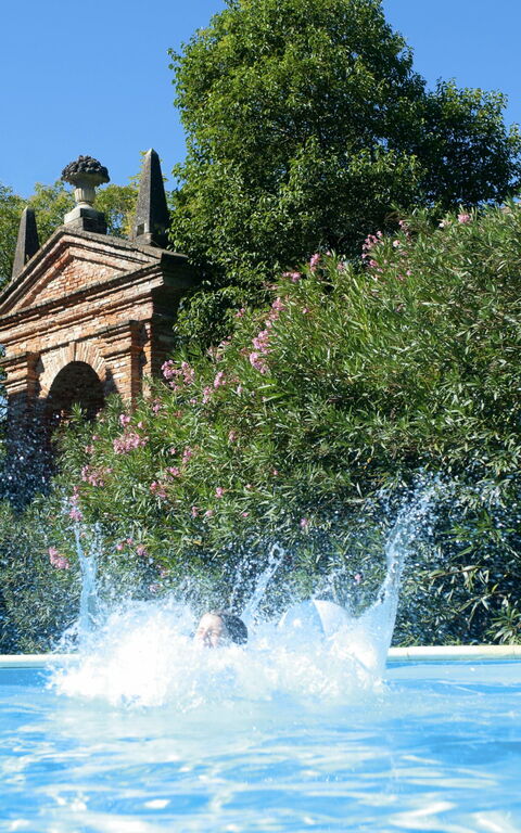 Ca' Marcello: slå samman, Utomhus