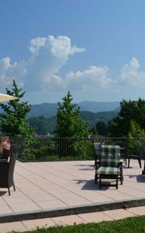 Villa Il Nido: Balkong / terrass / uteplats, Trädgård