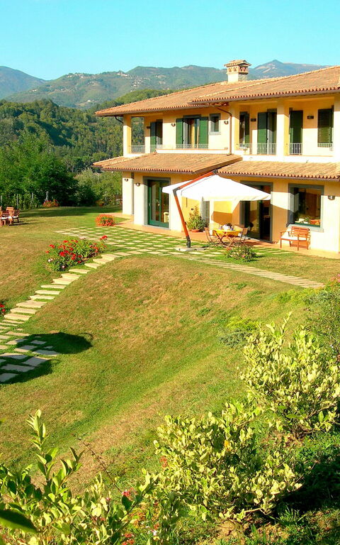 Villa Saida: Trädgård, Utomhus