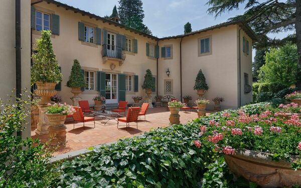 Villa de Ranieri: Exteriör, Trädgård