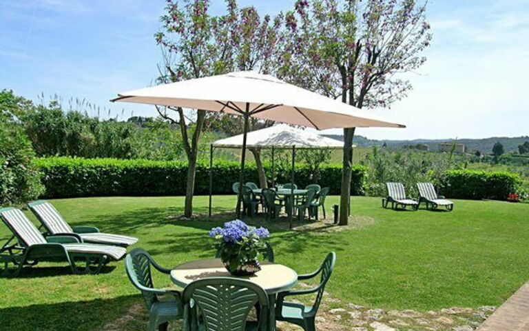 Podere Degli Olivi: Trädgård