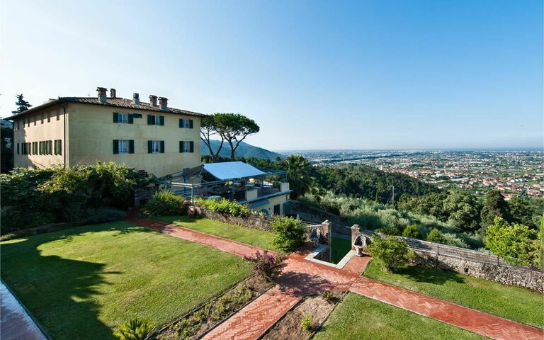 Villa Camaiore: Exteriör, Trädgård