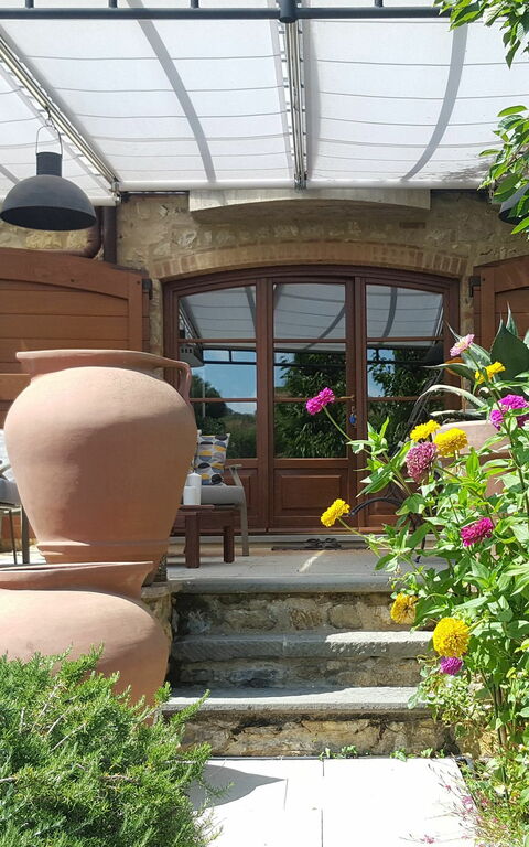 Villa Nova: Exteriör, Utomhus