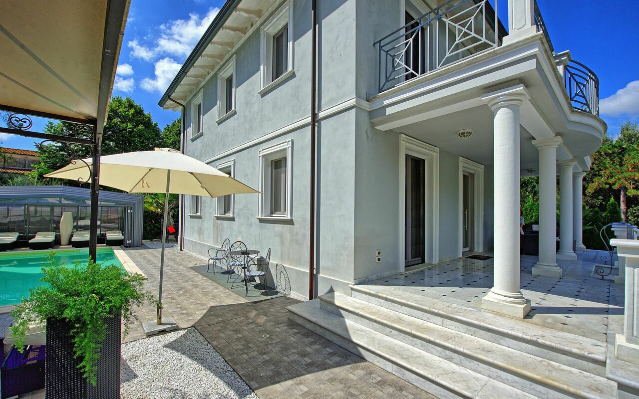 Villa Raffaela: Trädgård, Utomhus