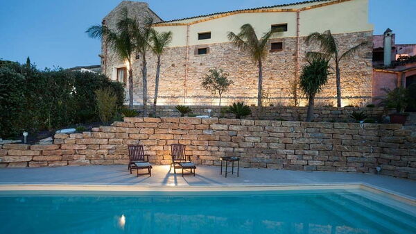 Baglio Maranzano - Marietta: Exteriör, slå samman