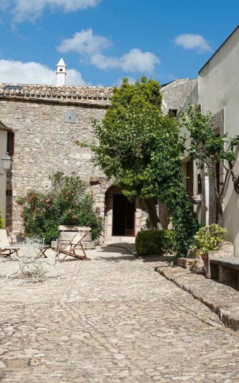 Baglio Maranzano - Titi: Exteriör, Trädgård