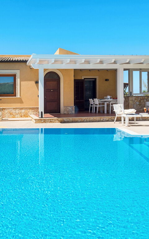 Afrodite: Exteriör, slå samman, Utomhus