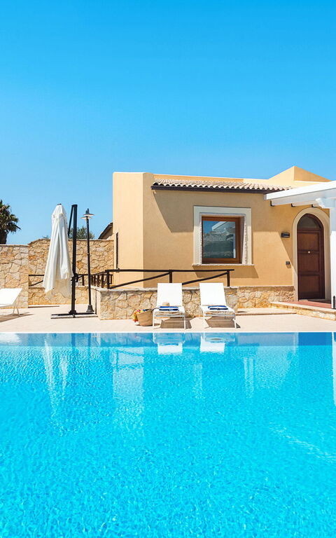 Afrodite: Exteriör, slå samman, Utomhus