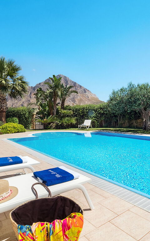 Afrodite: slå samman, Sommar, Utomhus