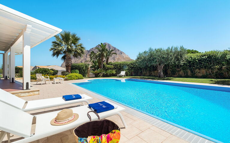 Afrodite: slå samman, Sommar, Utomhus