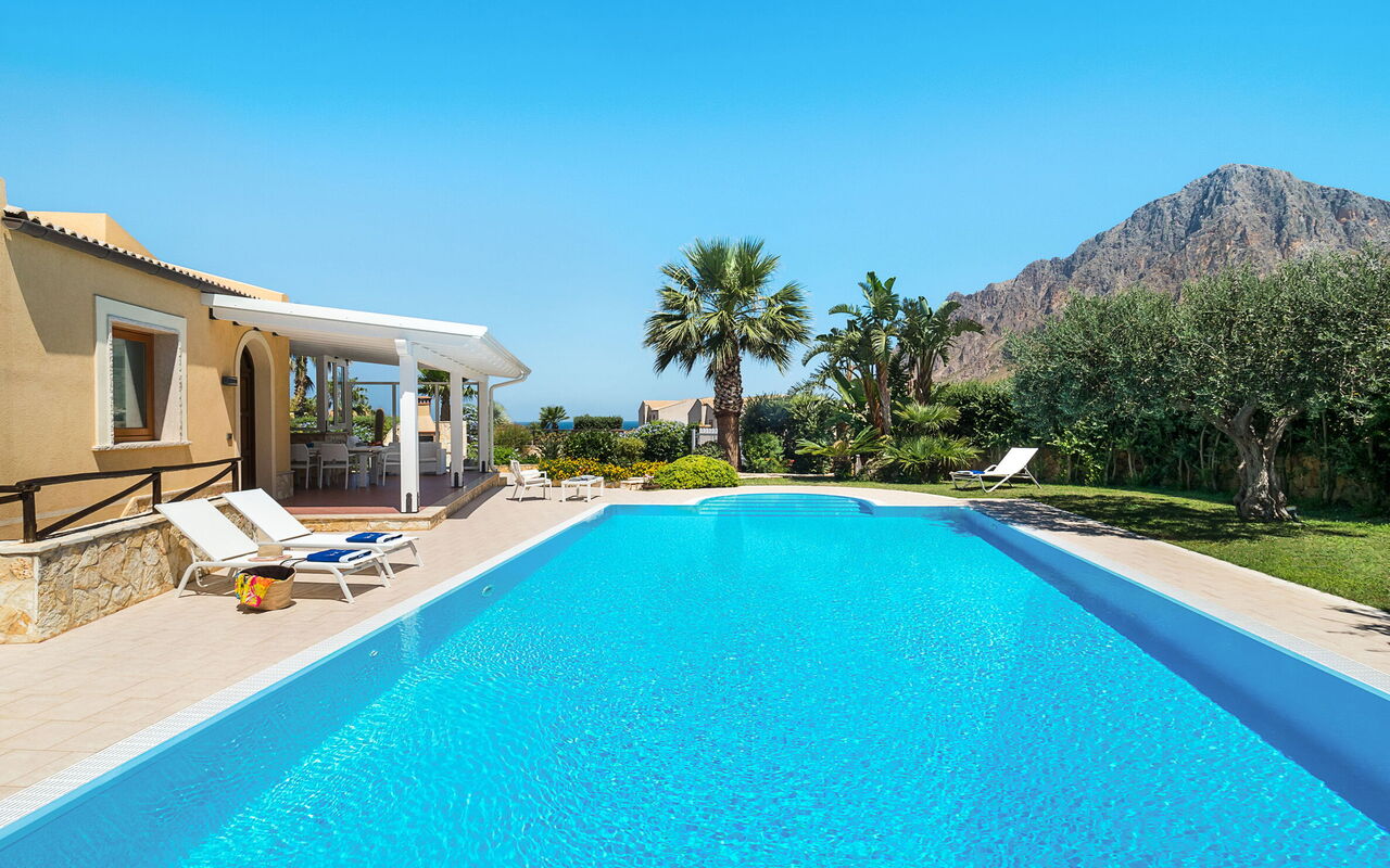 Afrodite: slå samman, Sommar, Utomhus