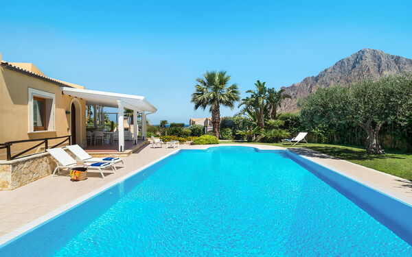 Afrodite: slå samman, Sommar, Utomhus