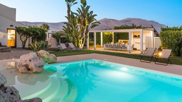 Villa Ager Costa: Exteriör, slå samman, Utomhus