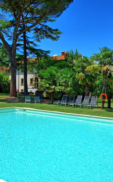 Villa Capolona: slå samman, Utomhus