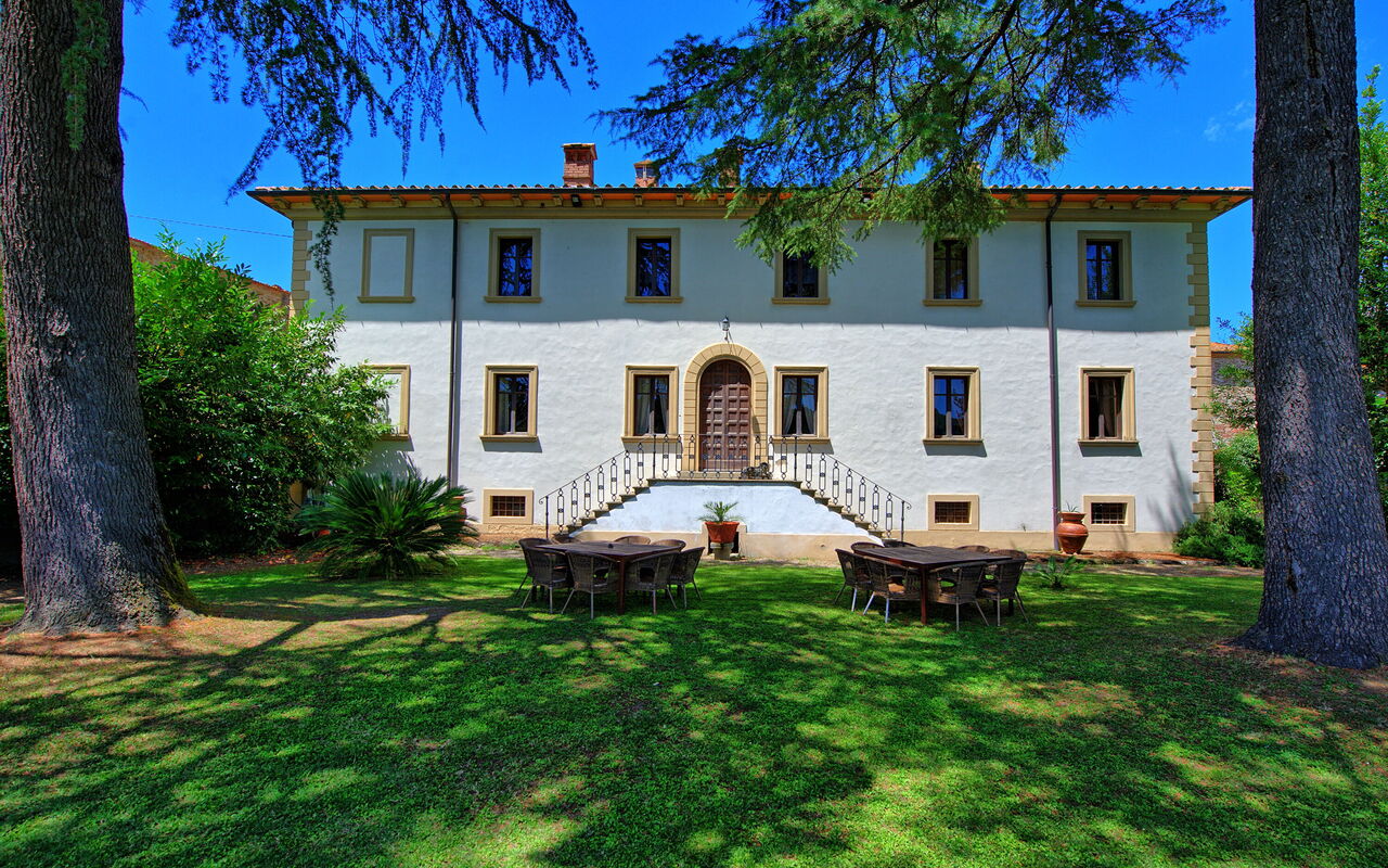 Villa Capolona: Trädgård, Utomhus