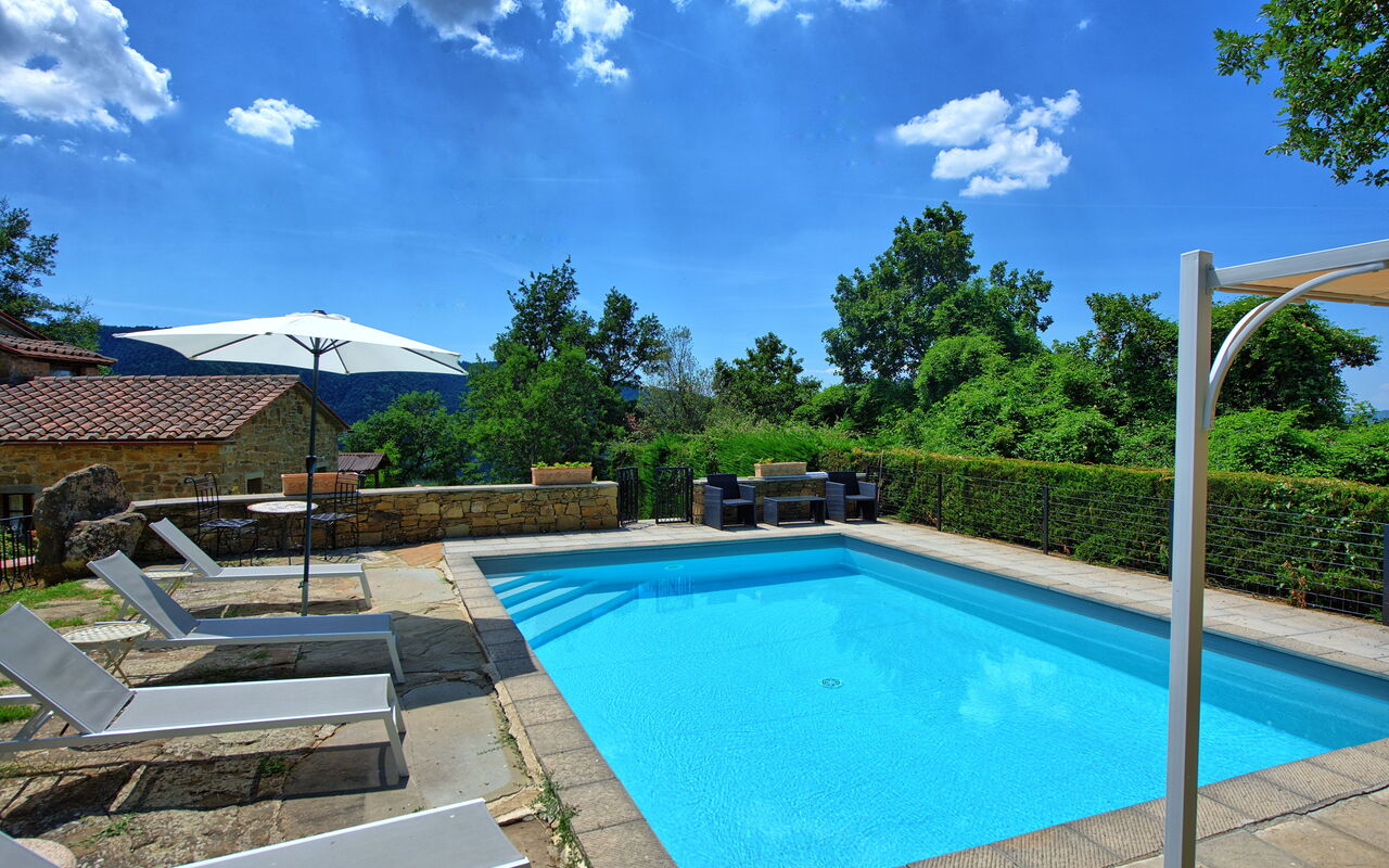 Villa Margherita Uno: slå samman, Utomhus