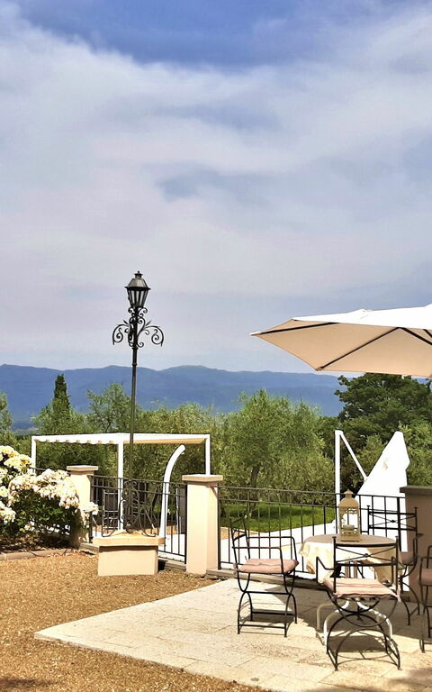 Villa Gaville: slå samman, Utomhus