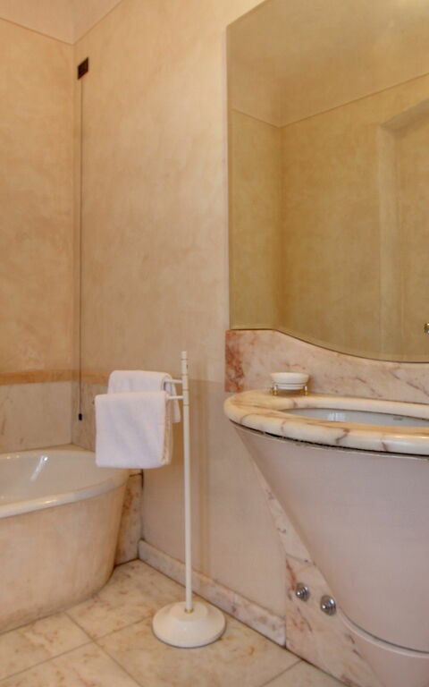 Villa Lucolena: Badrum