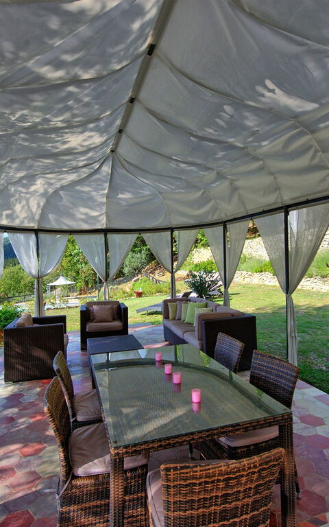 Villa Tenuta Lonciano: Balkong / terrass / uteplats, Utomhus