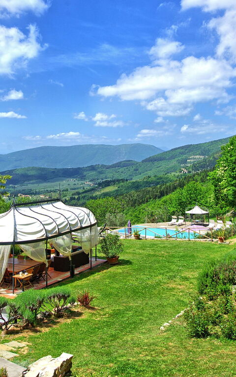 Villa Tenuta Lonciano: Sommar, Trädgård, Utomhus, Visningar