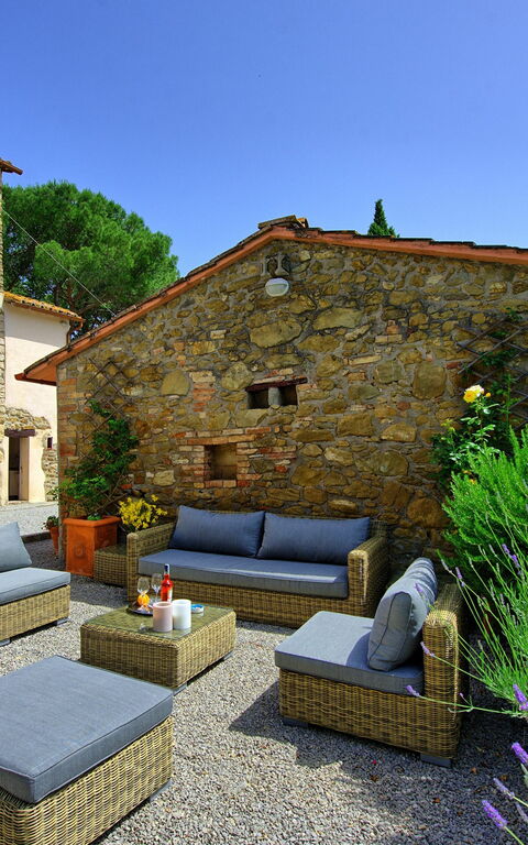 Villa Uccellaia: Trädgård, Utomhus