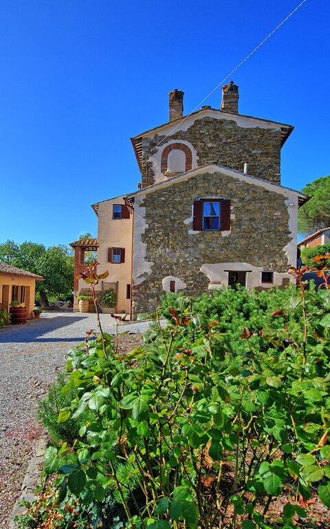 Villa Uccellaia: Exteriör, Trädgård, Utomhus