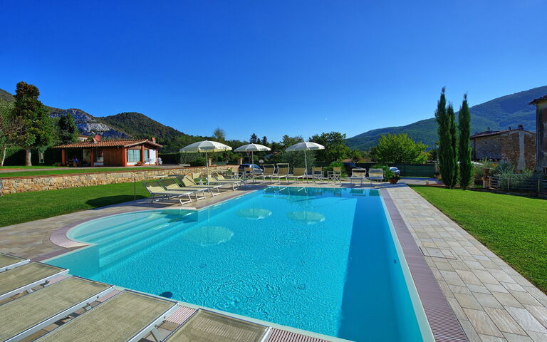 Flavia: slå samman, Trädgård, Utomhus