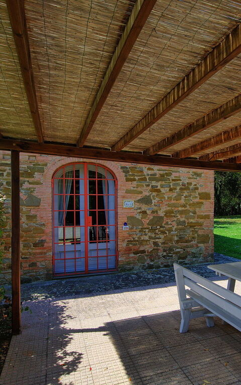 Montaione: Exteriör, Trädgård