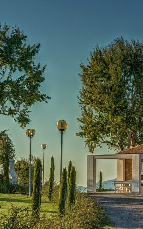 Montaione: Exteriör, Trädgård