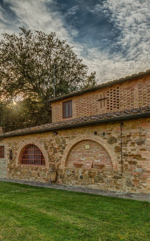 Montaione: Exteriör, Trädgård