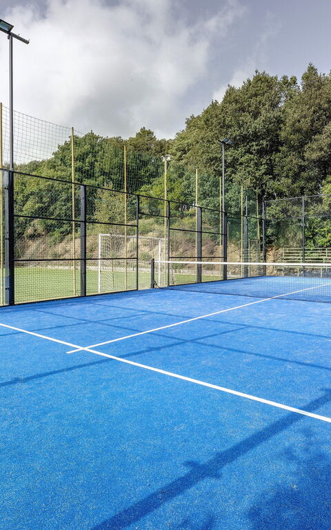 Montaione: Exteriör, Utomhus