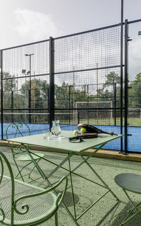 Montaione: Exteriör, Utomhus