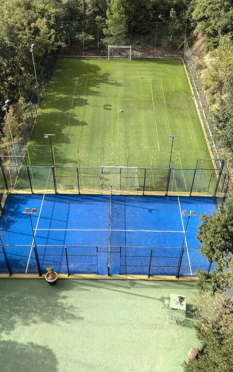 Montaione: Exteriör, Utomhus