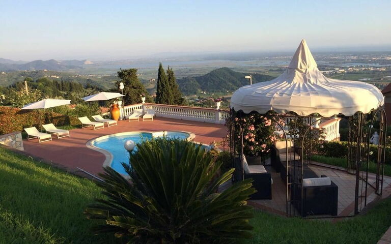 Villa Sophia: slå samman, Visningar