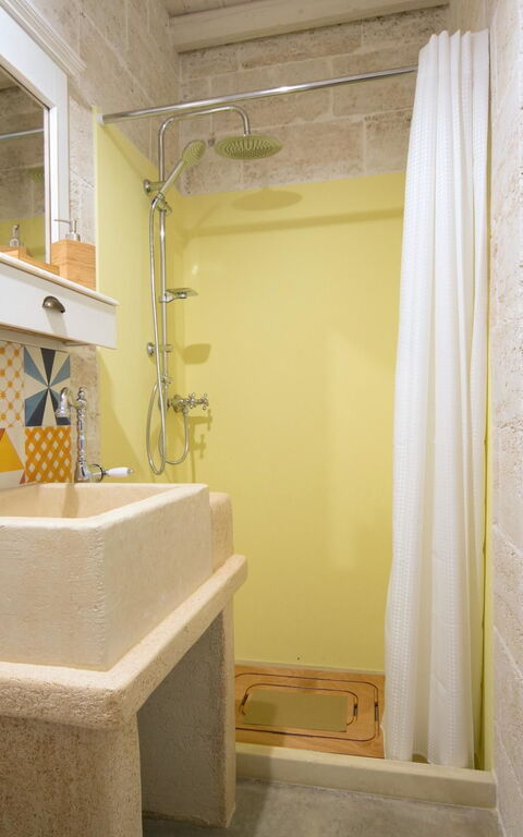 Trullo Torre Suda: Badrum