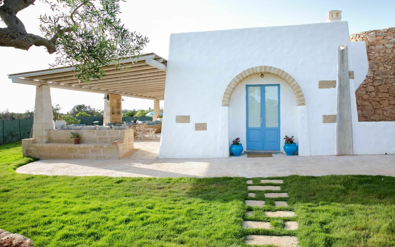 Trullo Torre Suda: Trädgård, Utomhus