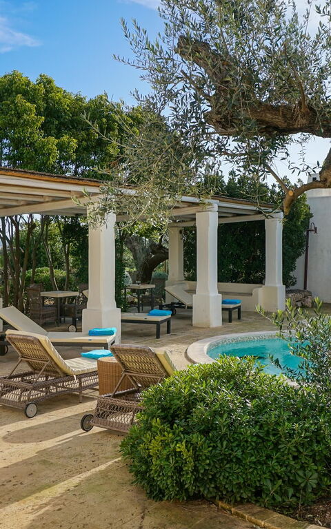 Tia Trullo: Trädgård, Utomhus