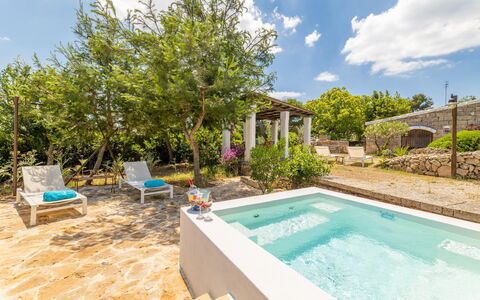 Semesterboende Tia Pool