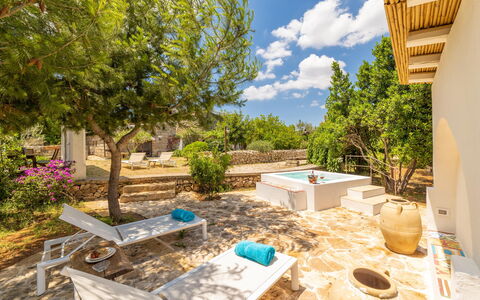 Semesterboende Tia Pool