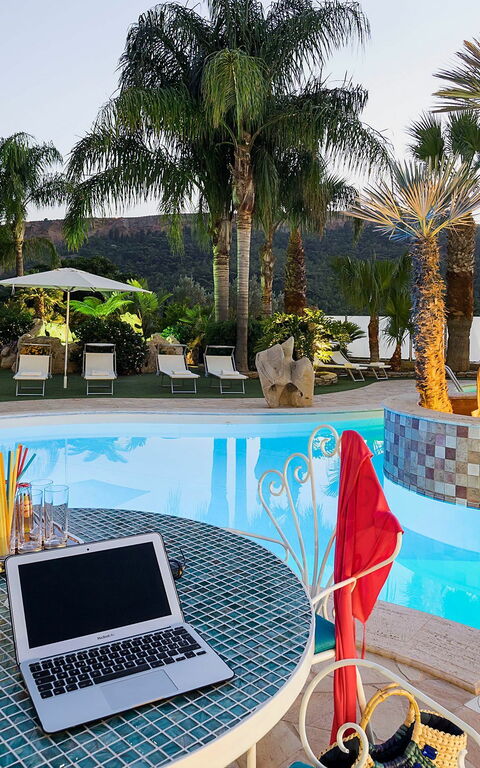 Villa Agorà: slå samman, Utomhus